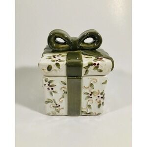🎄Yankee Candle Gift Box Shaped Tealight Ceramic Candle Holder Christmas …